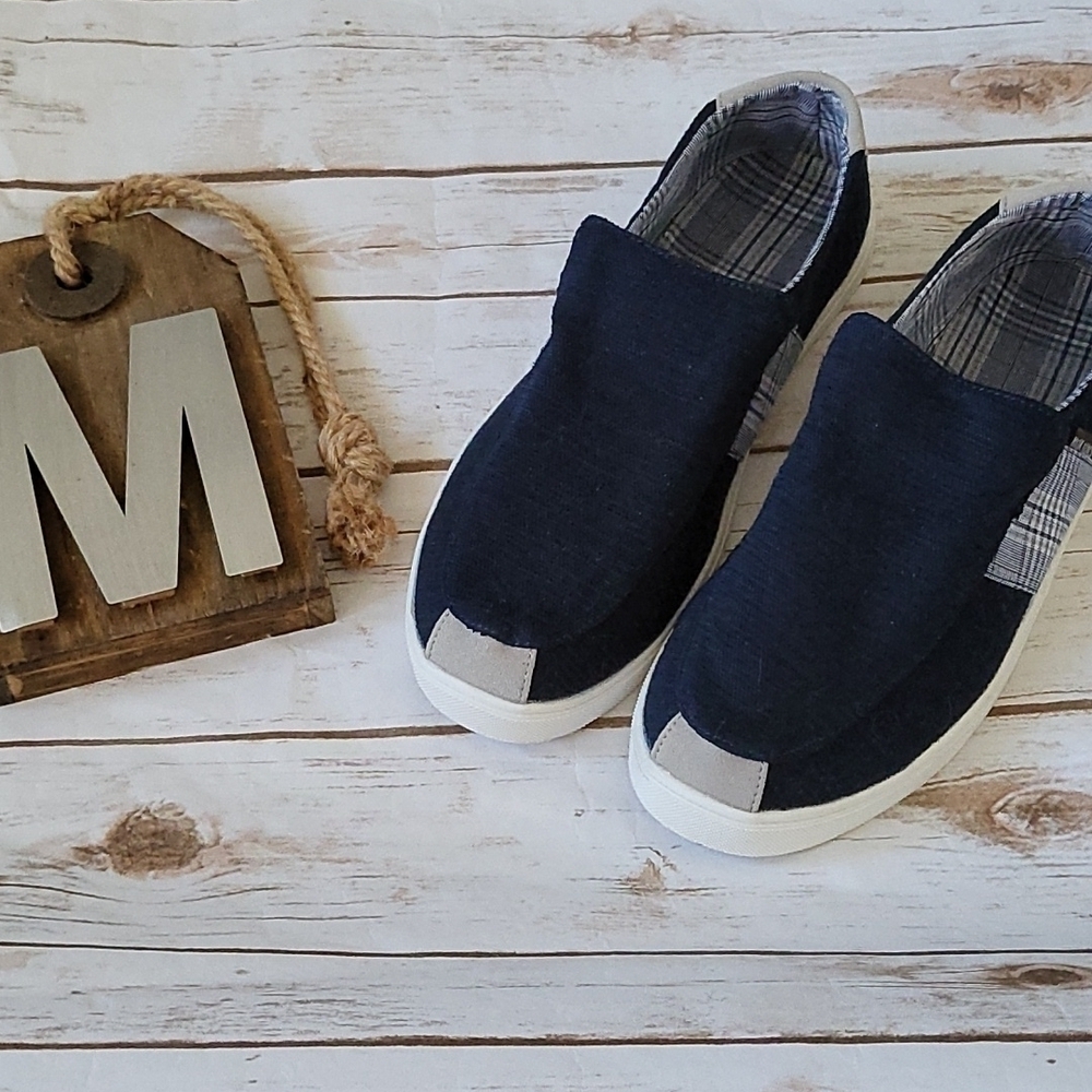 Muk Luks Kyle navy blue slip on sneakers with plaid accents NWOT